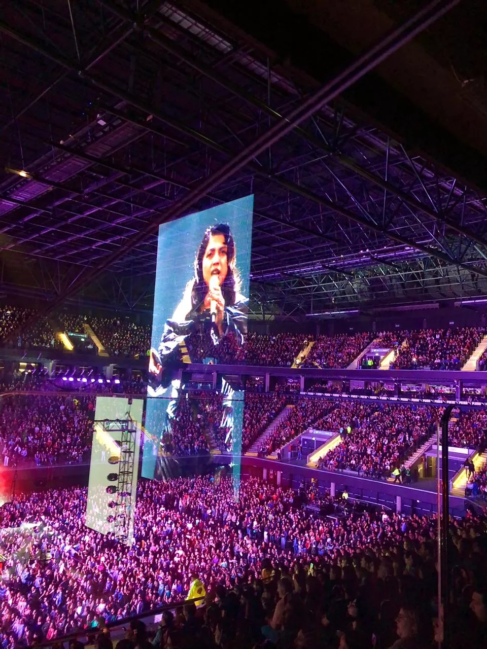Mon Laferte hizo su show más numeroso en Buenos Aires: colmó el Movistar Arena.