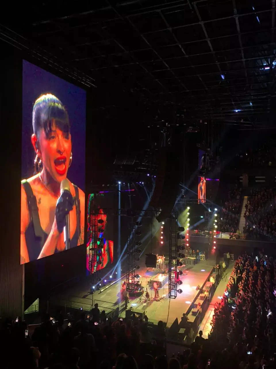 Cazzu fue una de las invitadas de Mon Laferte: juntas interpretaron Fuiste, de Gilda. Nadie quedó sin bailar.