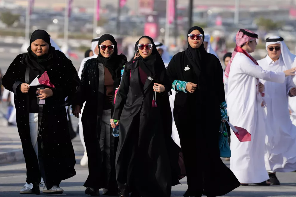 Mujeres llegando a la ceremonia inaugural del Mundial Qatar 2022