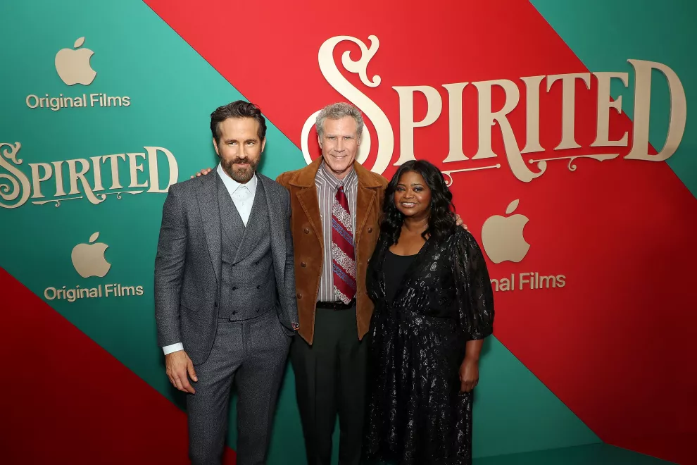 Will Ferrell y Ryan Reynolds y Octavia Spencer en el estreno de Spirited.