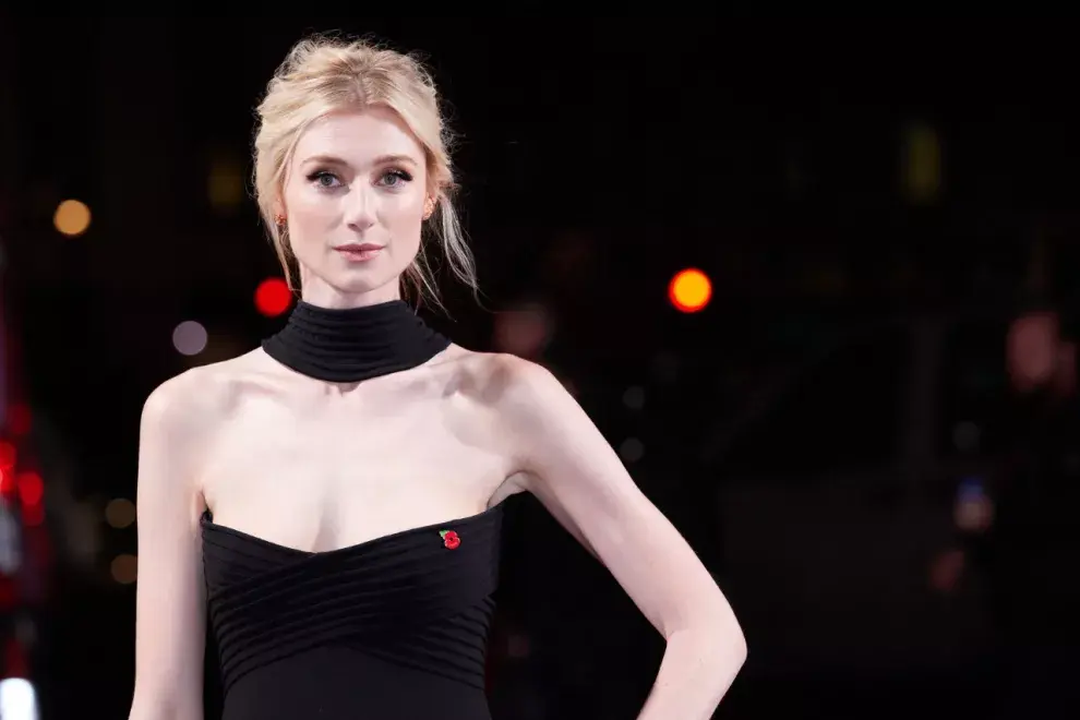 Elizabeth Debicki lució un diseño de Dior que nos recordó el famoso vestido de la venganza.