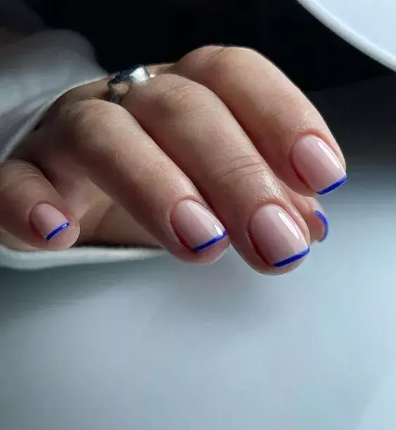Microfrench nail art