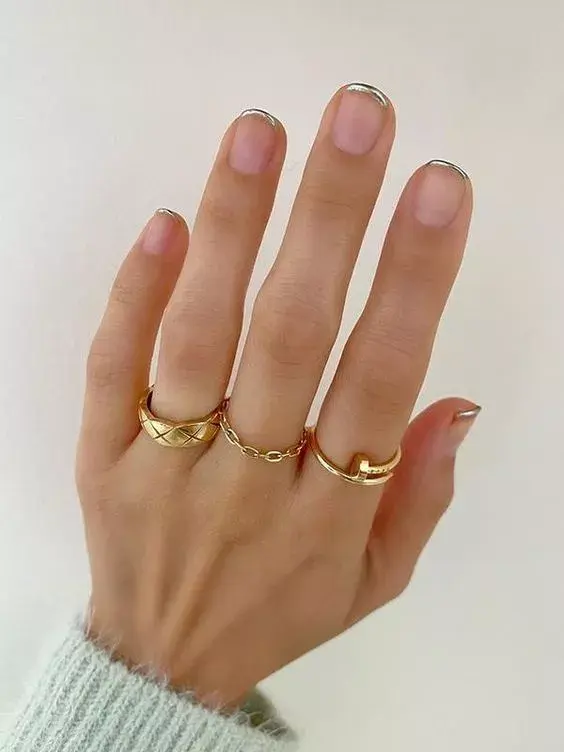 Microfrench nail art