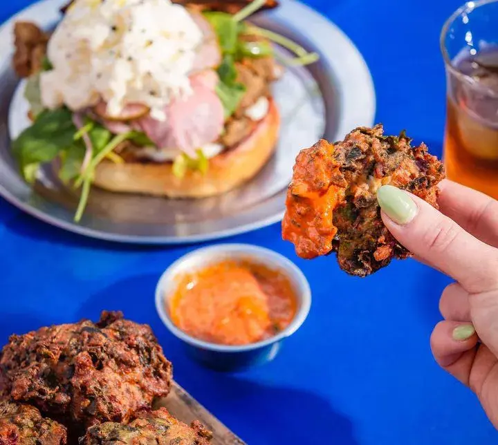 @chicaelectricaa nos propone disfrutar de la gastronomía de cada barrio con estas cinco opciones.