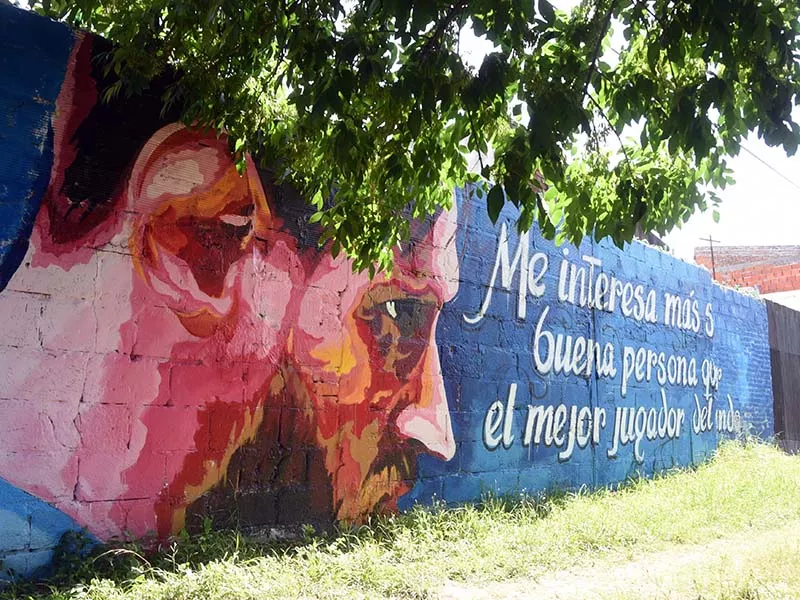 Los murales del Barrio La Bajada son todos homenajes a Lionel