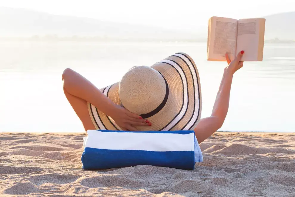 5 libros que publicaron en diciembre y son ideales para leer en el verano.