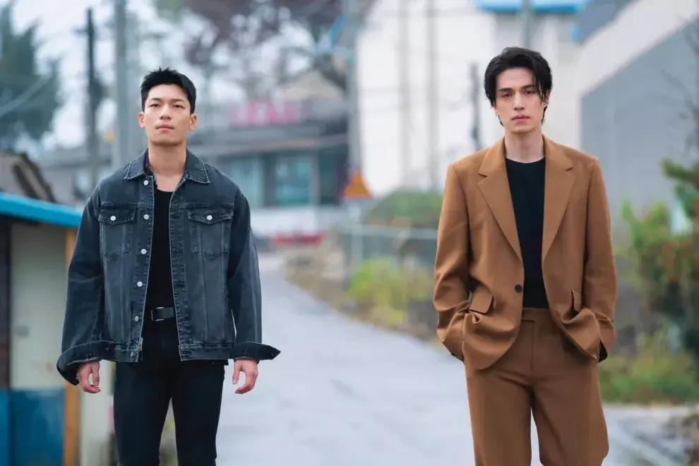 Lee Dong-wook y Wi Ha-joon en El malo y el loco.