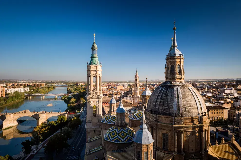 La Basílica de Nuestra Señora del Pilar en Zaragoza, Aragón.