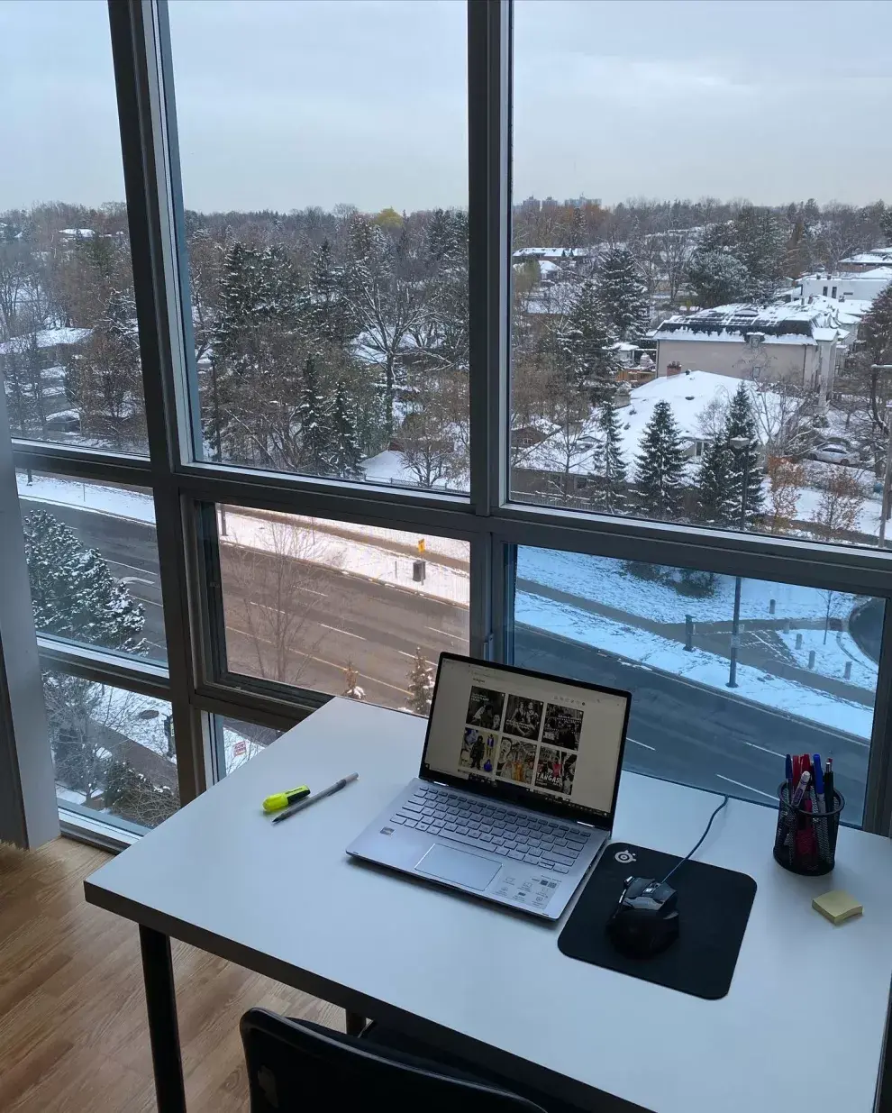 El espacio de trabajo de Martina en su casa de Toronto, Canadá; país en el que vive desde hace tres años junto a su pareja.