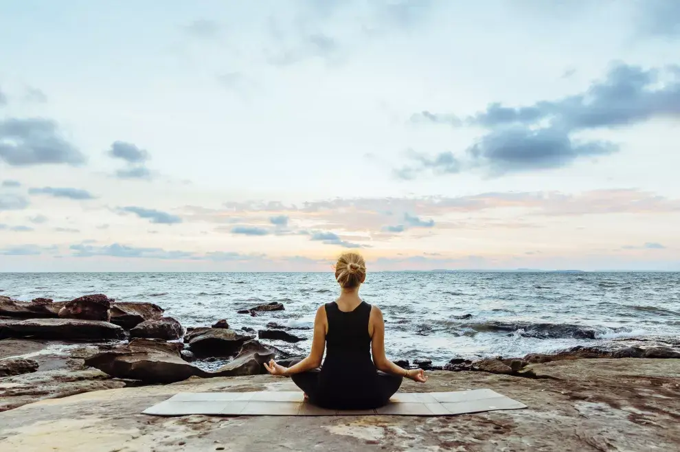 Meditar en el mar: qué beneficios tiene.