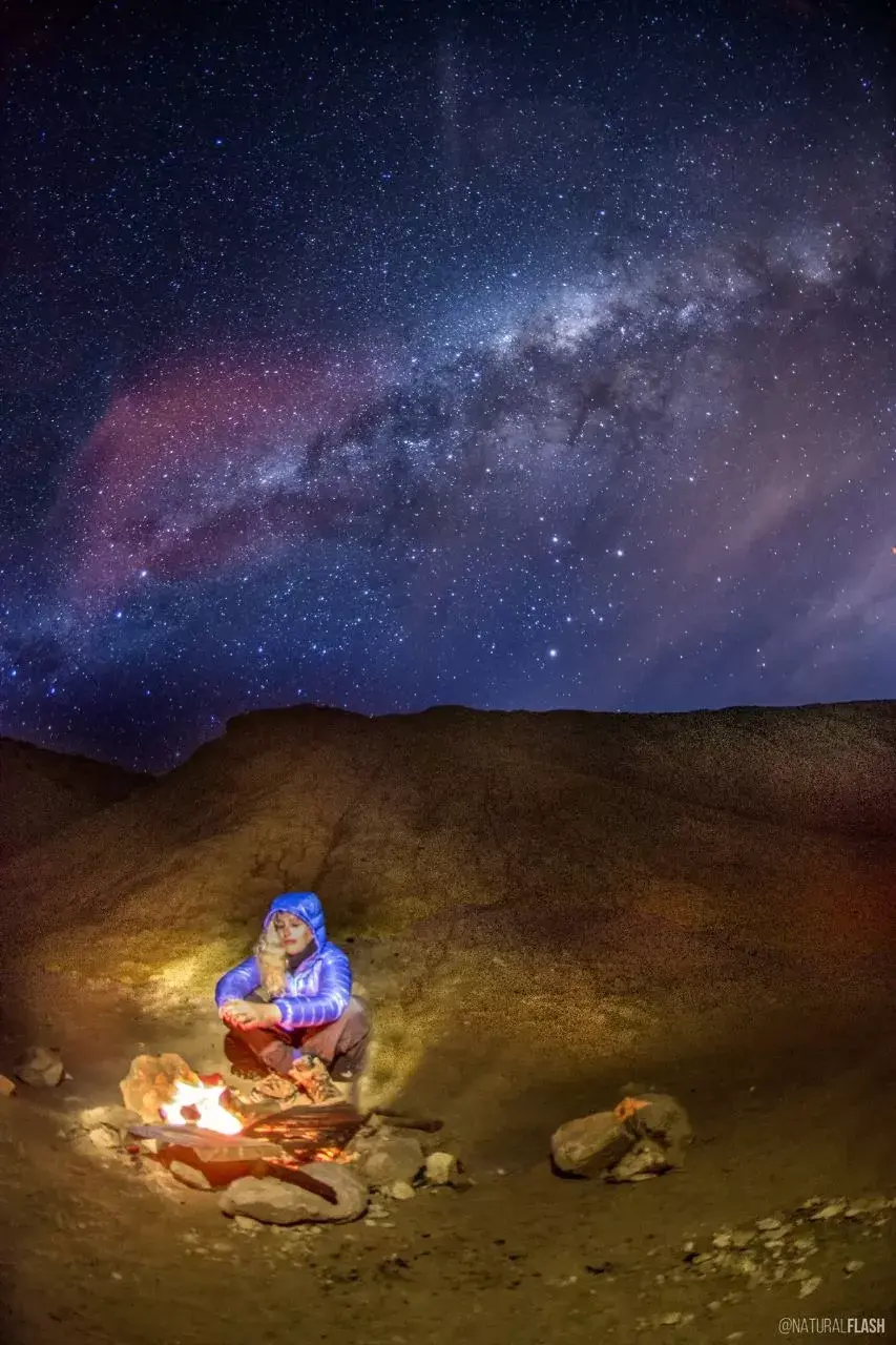 Melisa bajo las estrellas que comparte con los visitantes