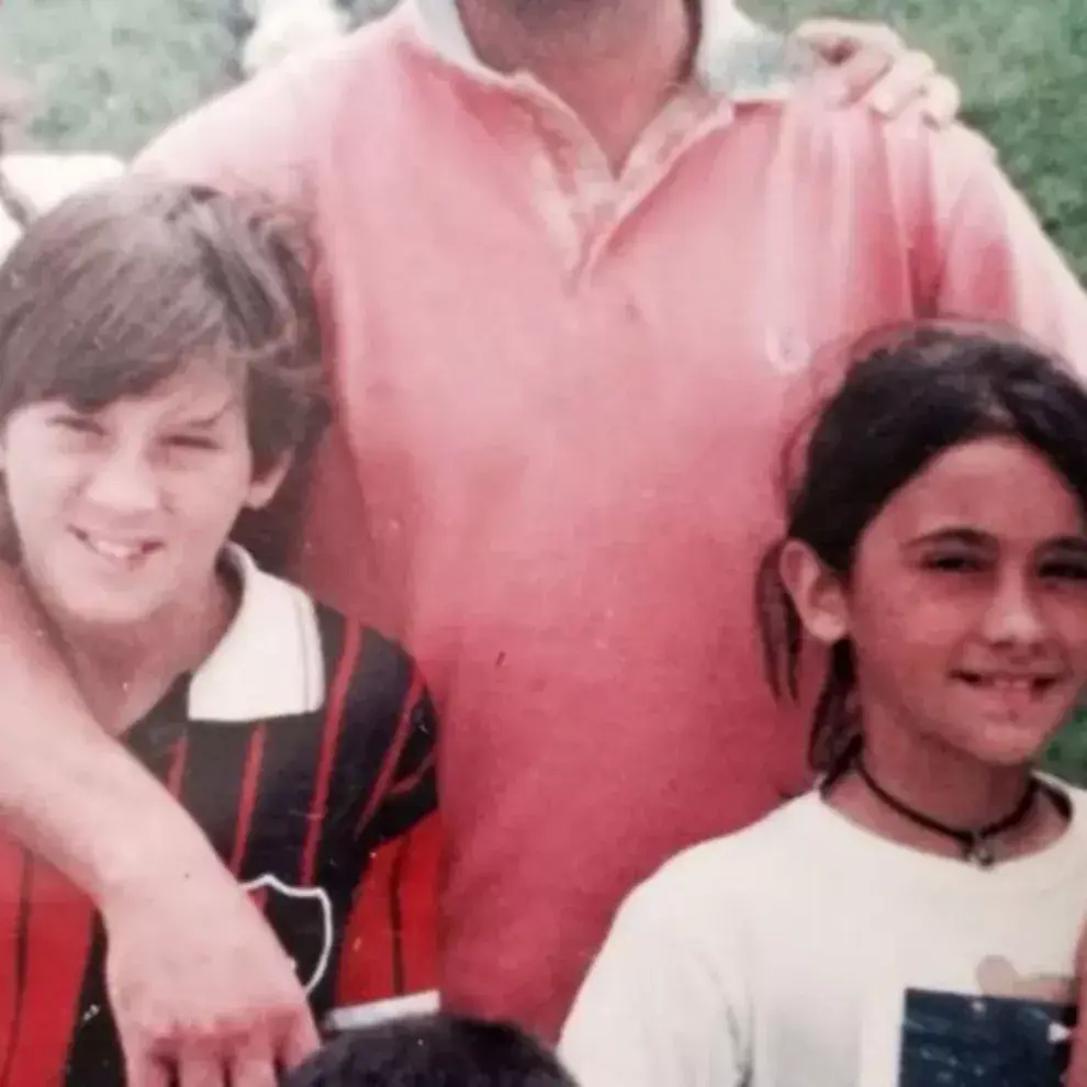 Lionel Messi y Antonela Roccuzzo de chicos.