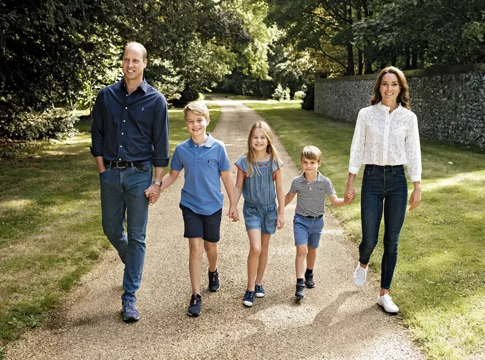 Así están hoy los hijos de el príncipe William y Kate Middleton.