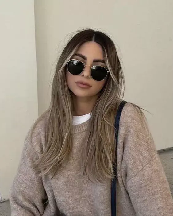 Las mechas más claras iluminan el rostro