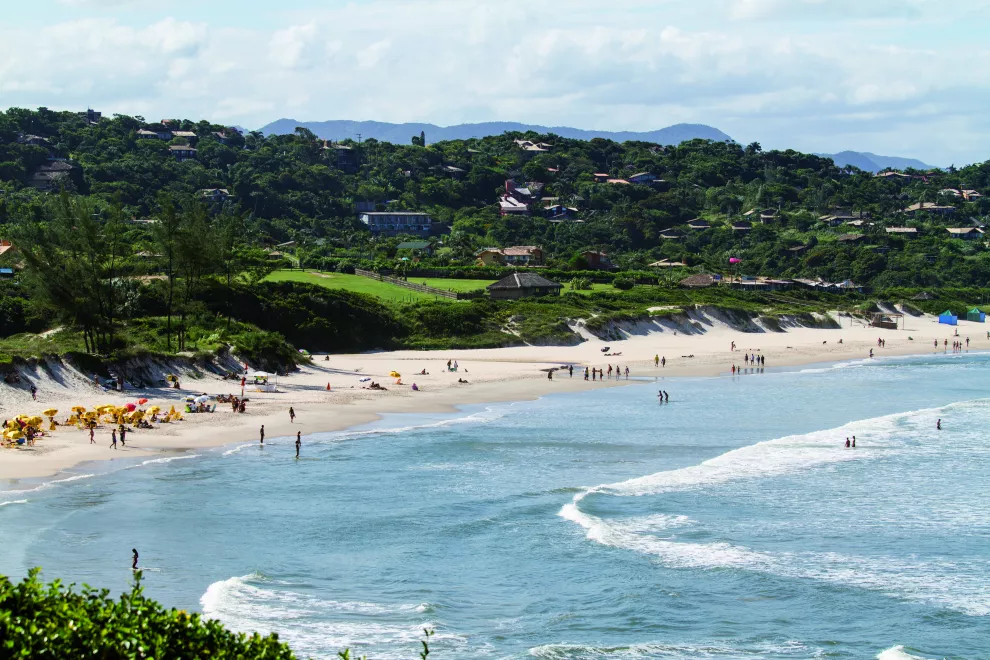 Es una de las más lindas de Brasil y famosa por los surfistas. 