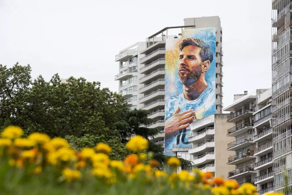 En Rosario, hay cientos de murales de street art en honor al campeón