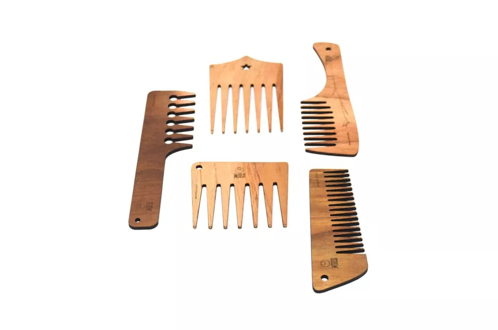Hay peines de madera de muchas formas y para todo tipo de pelo.