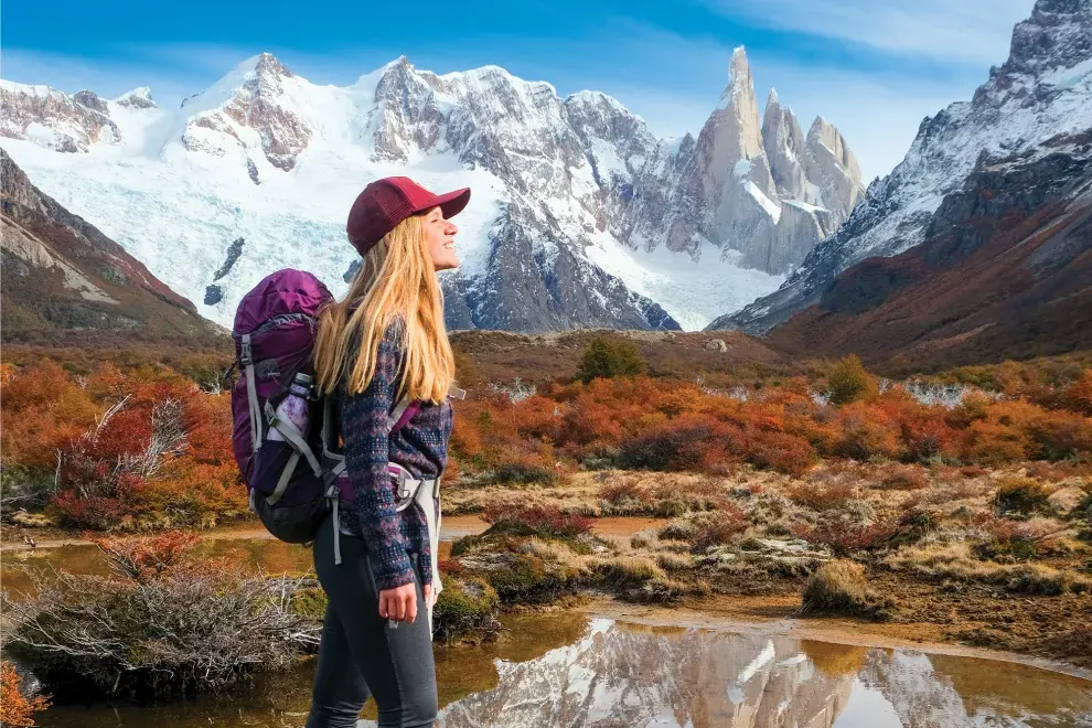 Maru Coppari (@marucoppari) es una aventurera experta en viajes escalando el Chaltén. 