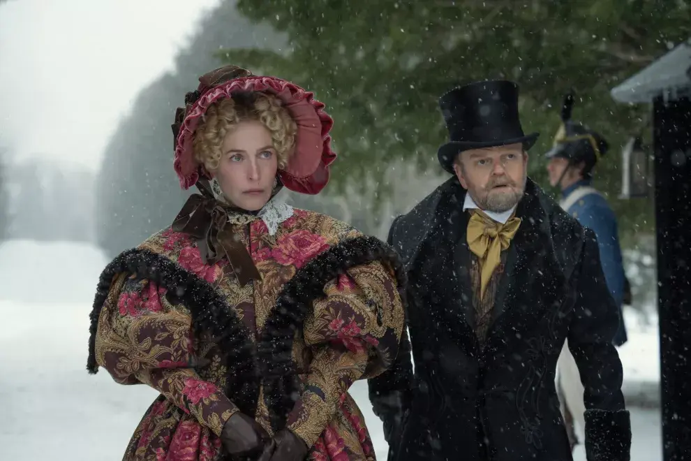 Gillian Anderson y Toby Jones forman parte de un gran elenco.