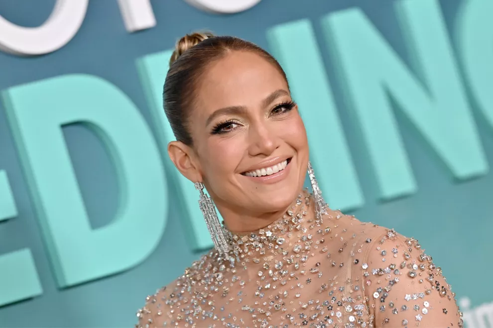 Jennifer Lopez deslumbró en la red carpet de Shotgun Wedding.