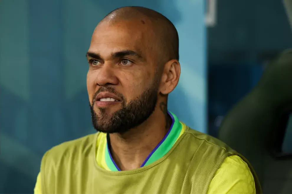 El jugador Dani Alves está detenido en Barcelona. Dice que es inocente.