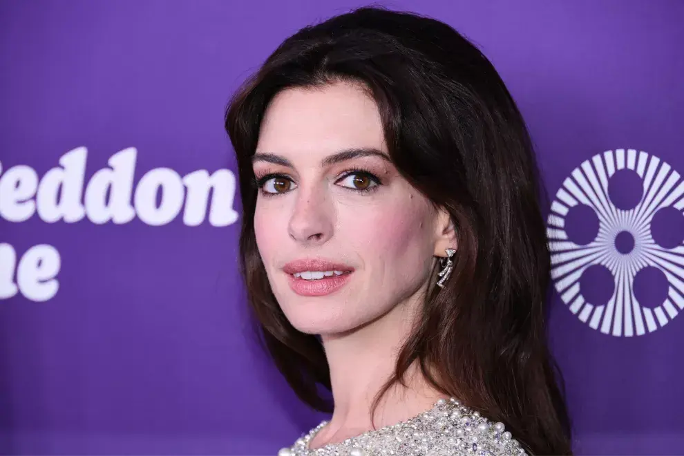 La actriz fue acompañada de su marido al desfile de Valentino, en la Paris Fashion Week. 