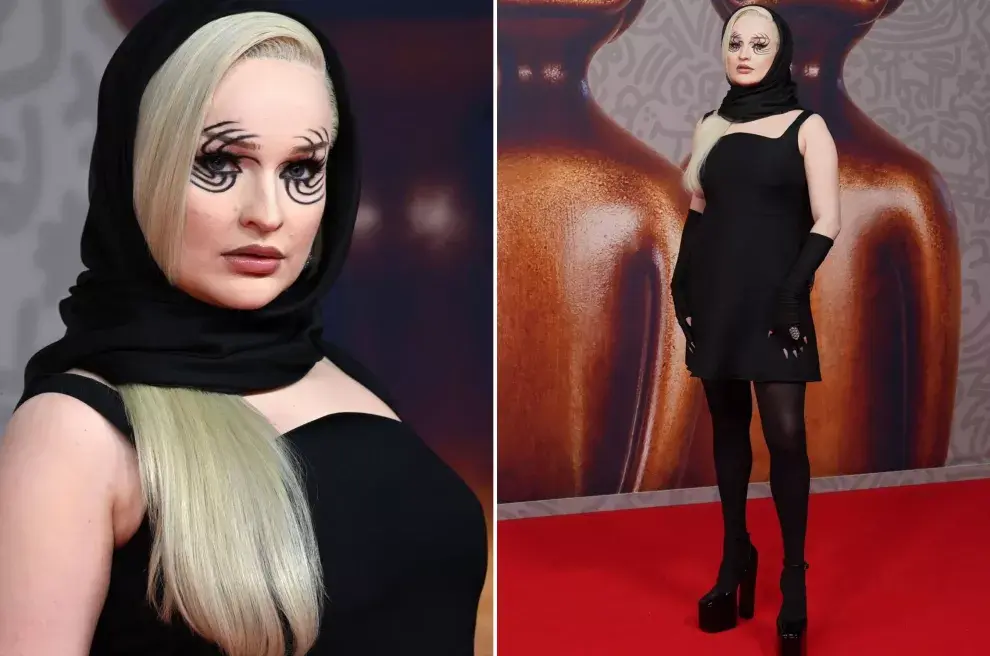 Kim Petras sorprendió con su make-up estilo arácnido.