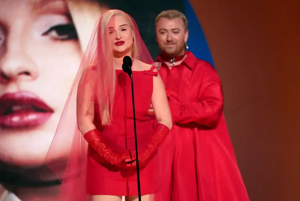 Kim Petras durante los Premios Grammy 2023.