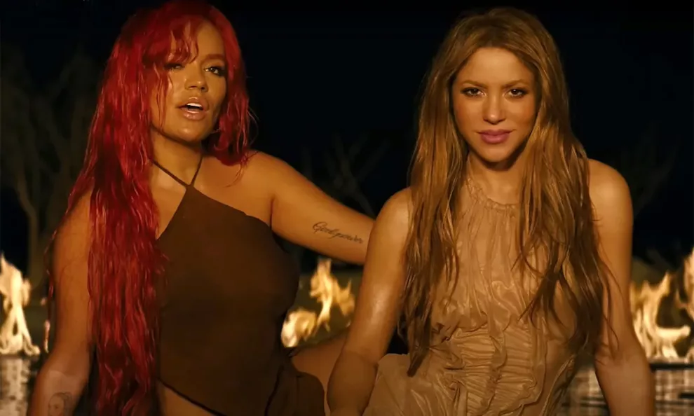 Shakira y Karol G estrenaron su nuevo tema: Te Quedo Grande.