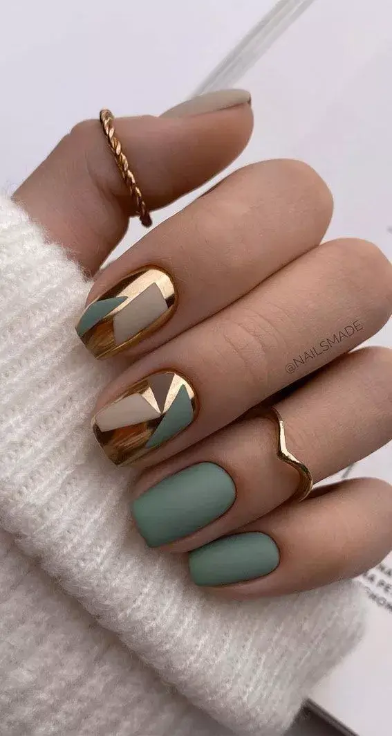 Uñas metalizadas: cinco diseños para inspirarte