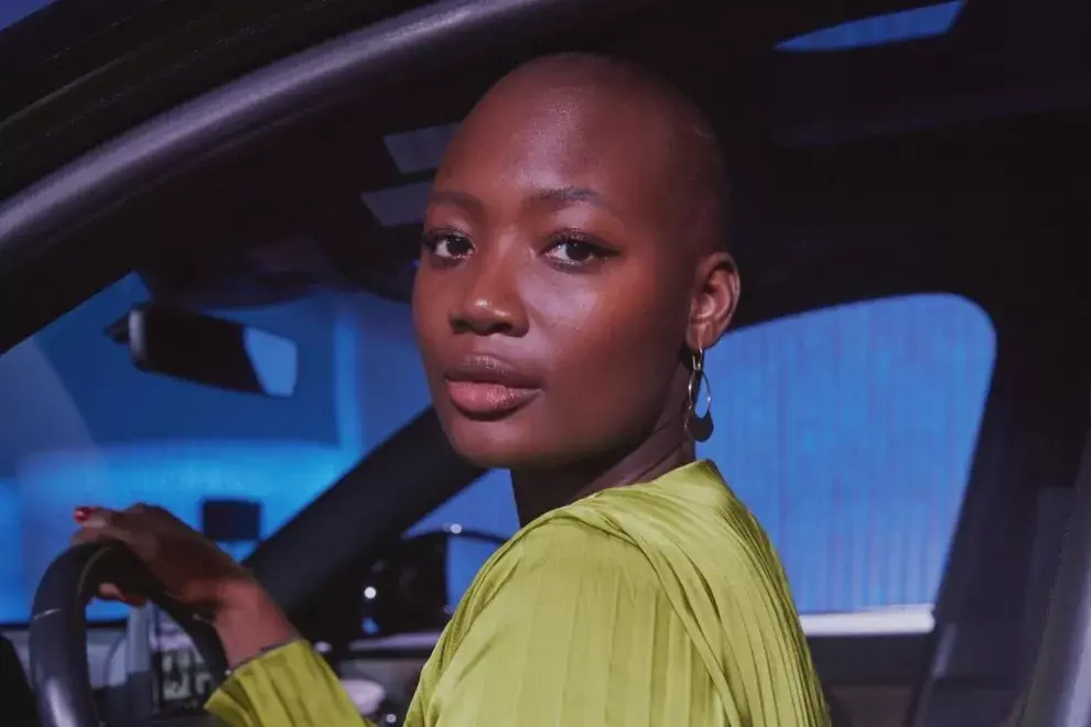 Mama Cax, la modelo que defendió los derechos de las mujeres negras y discapacitadas en el mundo de la moda.