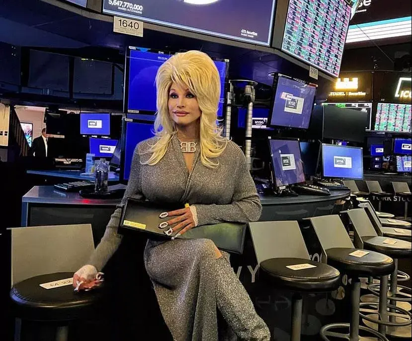 Alexis como Dolly Parton en la presentación de una de las colecciones de Balenciaga en Nueva York.
