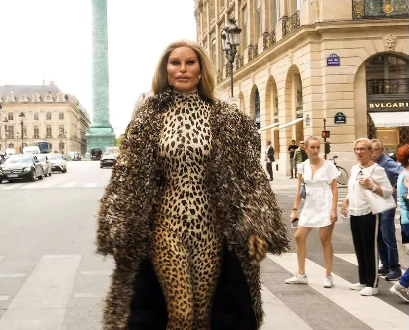 Alexis como Jocelyn Widlenstein para uno de los desfiles en Balenciaga.