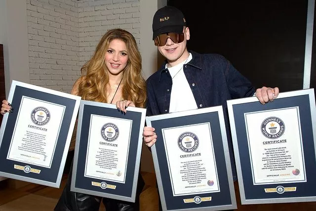 Shakira y Bizarrap con los cuatro reconocimientos de los Record Guinness que batió su colaboración.