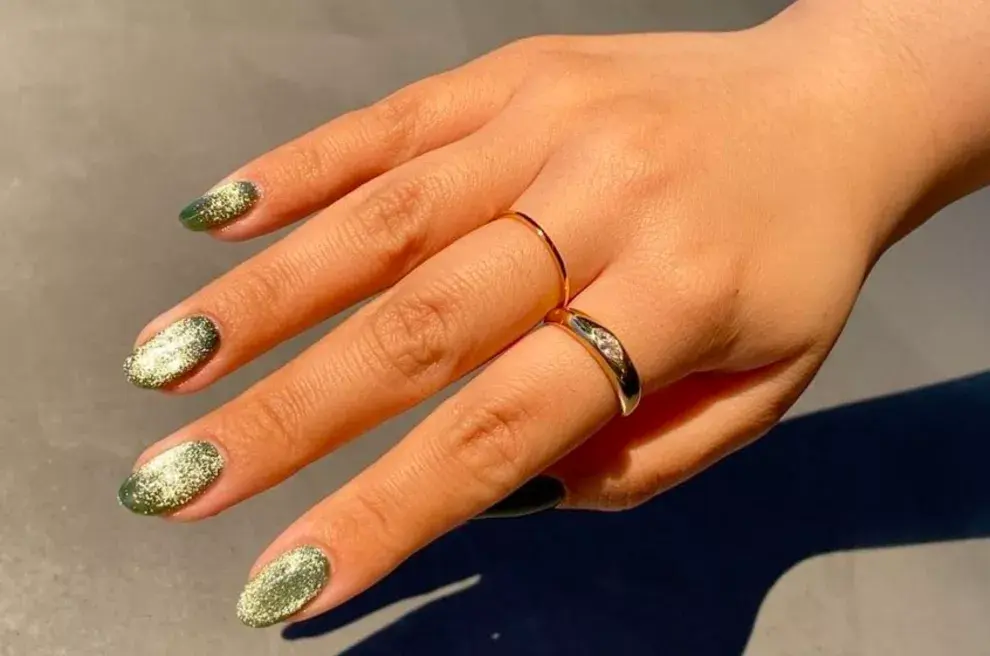 Si preferís las uñas más cortas y te copa el verde.