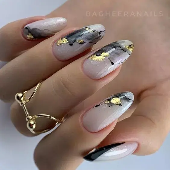 Si te gustan largas y con toques de dorado.