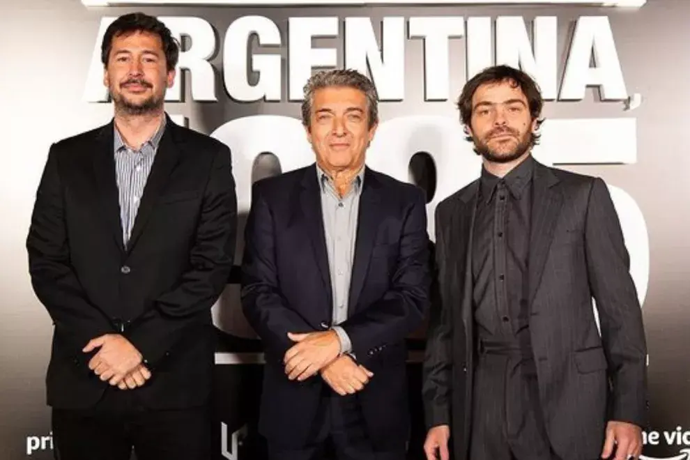 Santiago Mitre, Ricardo Darín y Peter Lanzani en el estreno de Argentina, 1985.