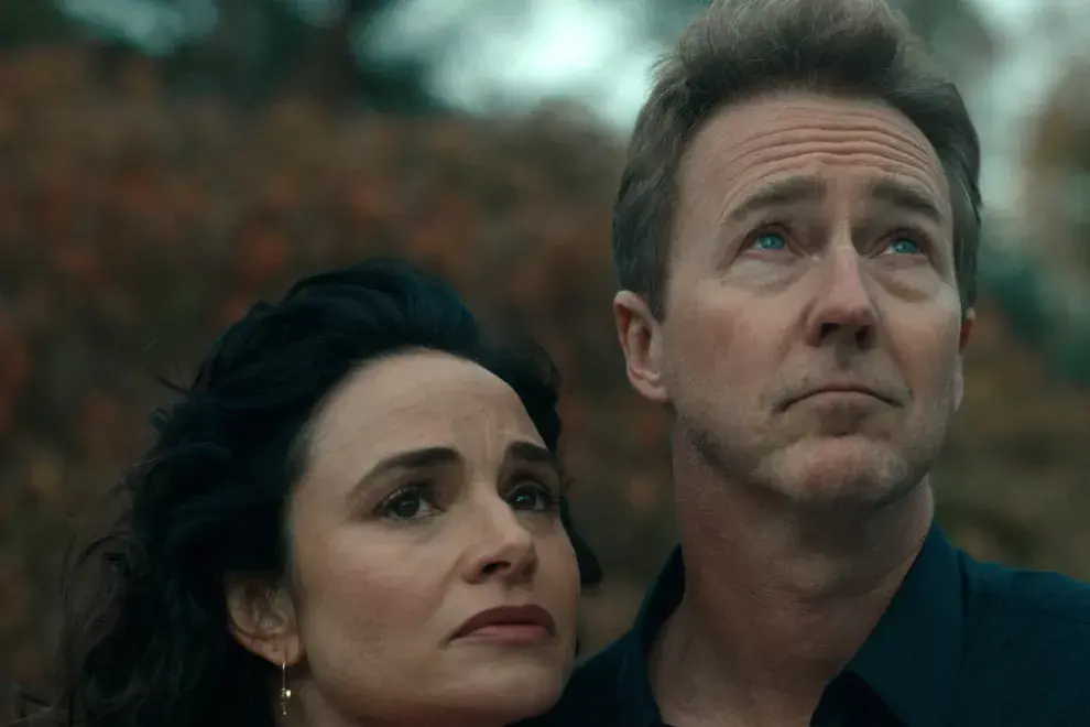 Edward Norton y Mia Maestro son parte del elenco.