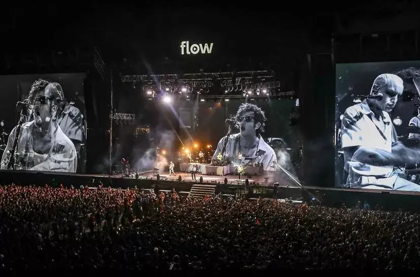 La banda de origen inglés tocó 19:45 en el escenario Flow.