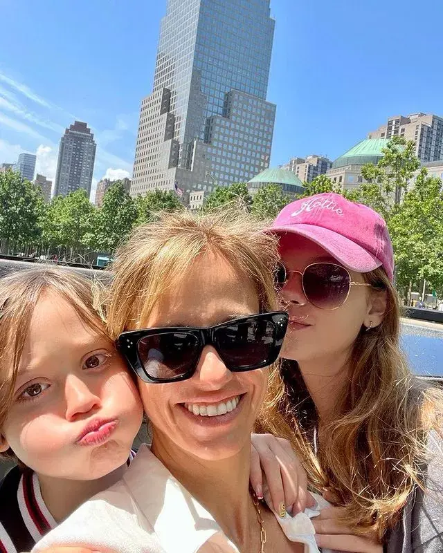 Mariana Fabbiani con sus hijos, Máximo y Matilda.