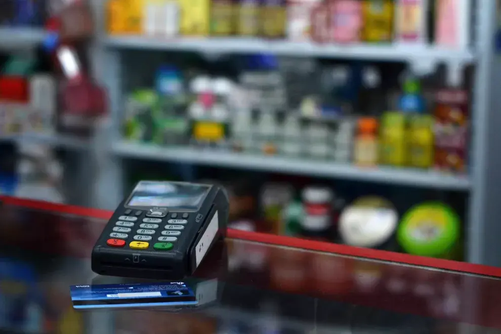 La AFIP controla las compras con débito.