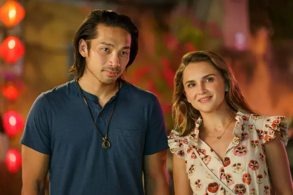 Scott Ly y Rachael Leigh Cook en Guía de viaje hacia el amor.