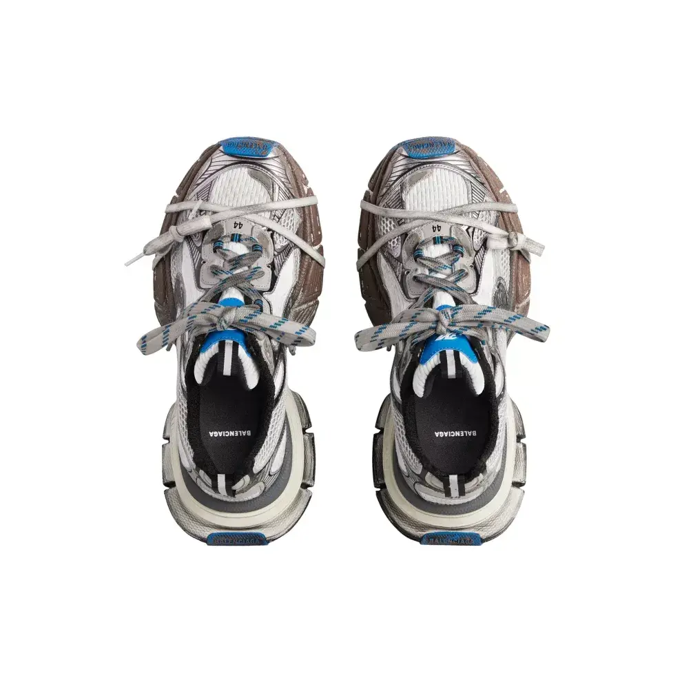 3XL Muddy: sus nuevas zapatillas cubiertas de barro.