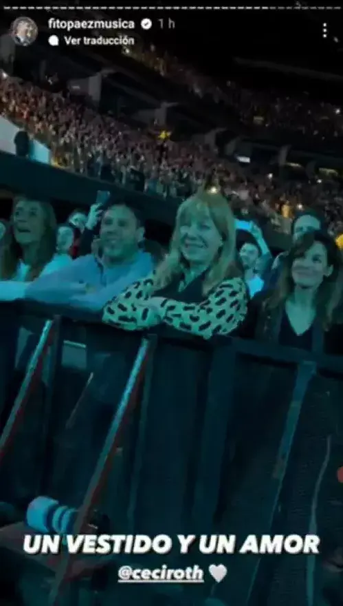 Cecilia Roth emocionada desde la platea escuchando "Un vestido y un amor", el tema que Fito Páez le dedicó hace once años atrás