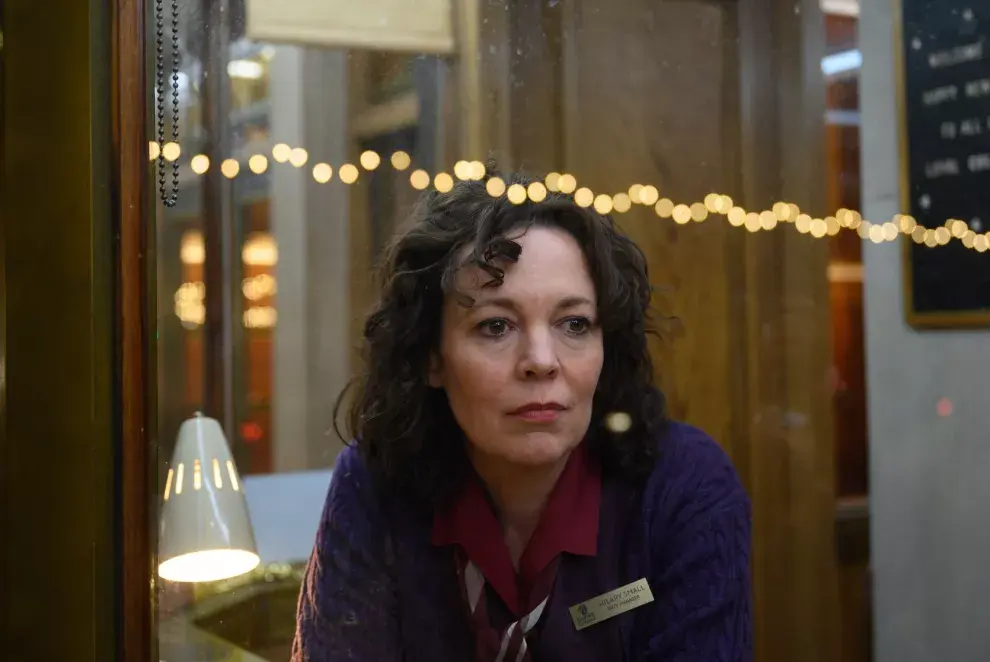 Olivia Colman brilla como la protagonista de Imperio de luz.