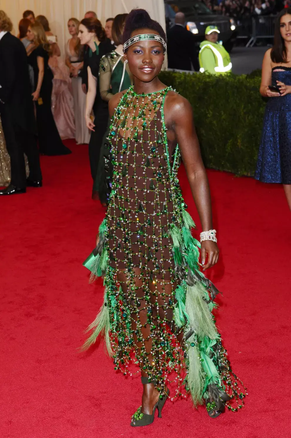 Con un vetido de Prada, Lupita Nyong nos dejó sin palabras con su look. El tema ese año era: Charles James: Beyond Fashion.