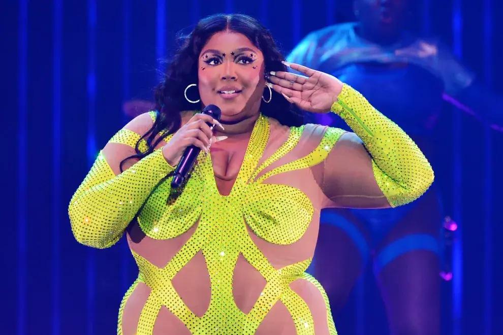 La cantante y rapera Lizzo incursiona en la moda y lanza su propia línea de ropa  moldeadora incluyente - CNN Video