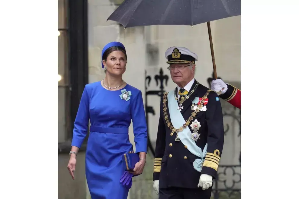 La princesa heredera Victoria y el rey Carlos Gustavo de Suecia.