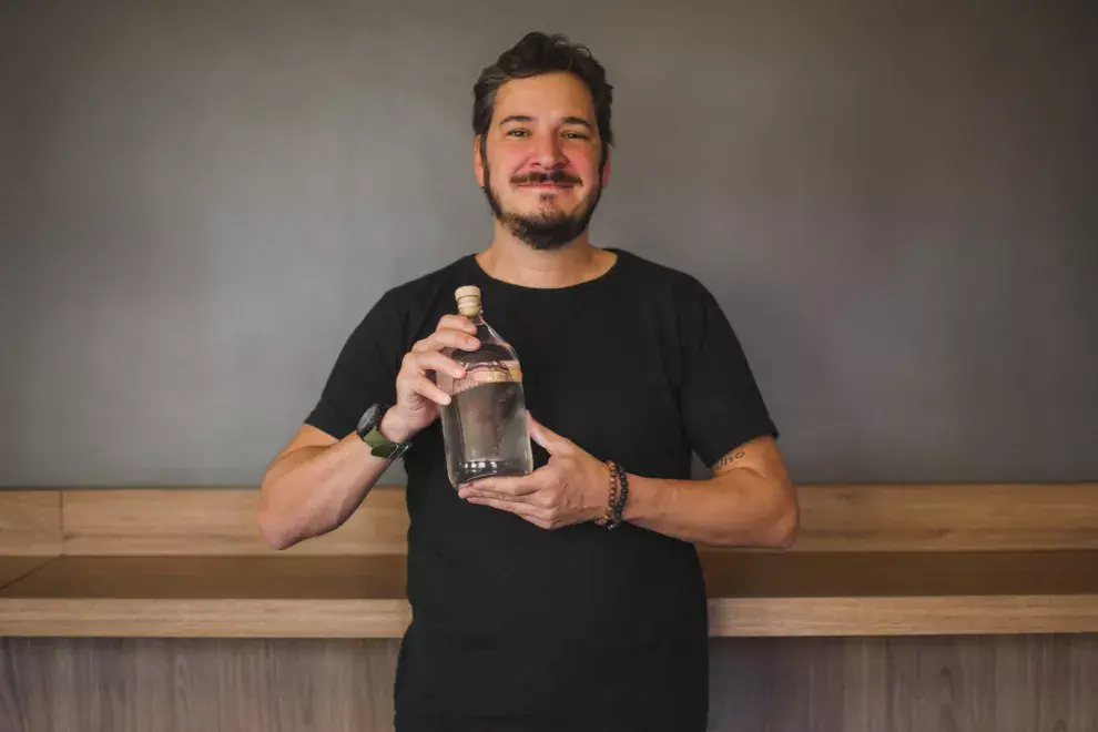 Guido es productor de televisión y el creador de la destilería boutique Santarcangelo.