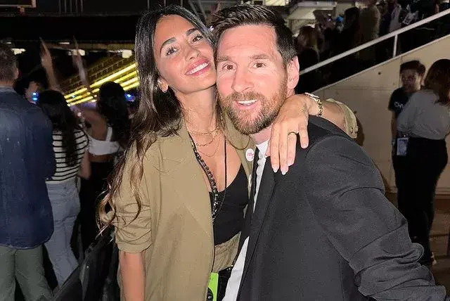 Messi y Antonela fueron a ver a Coldplay en Barcelona: “Noche mágica”.